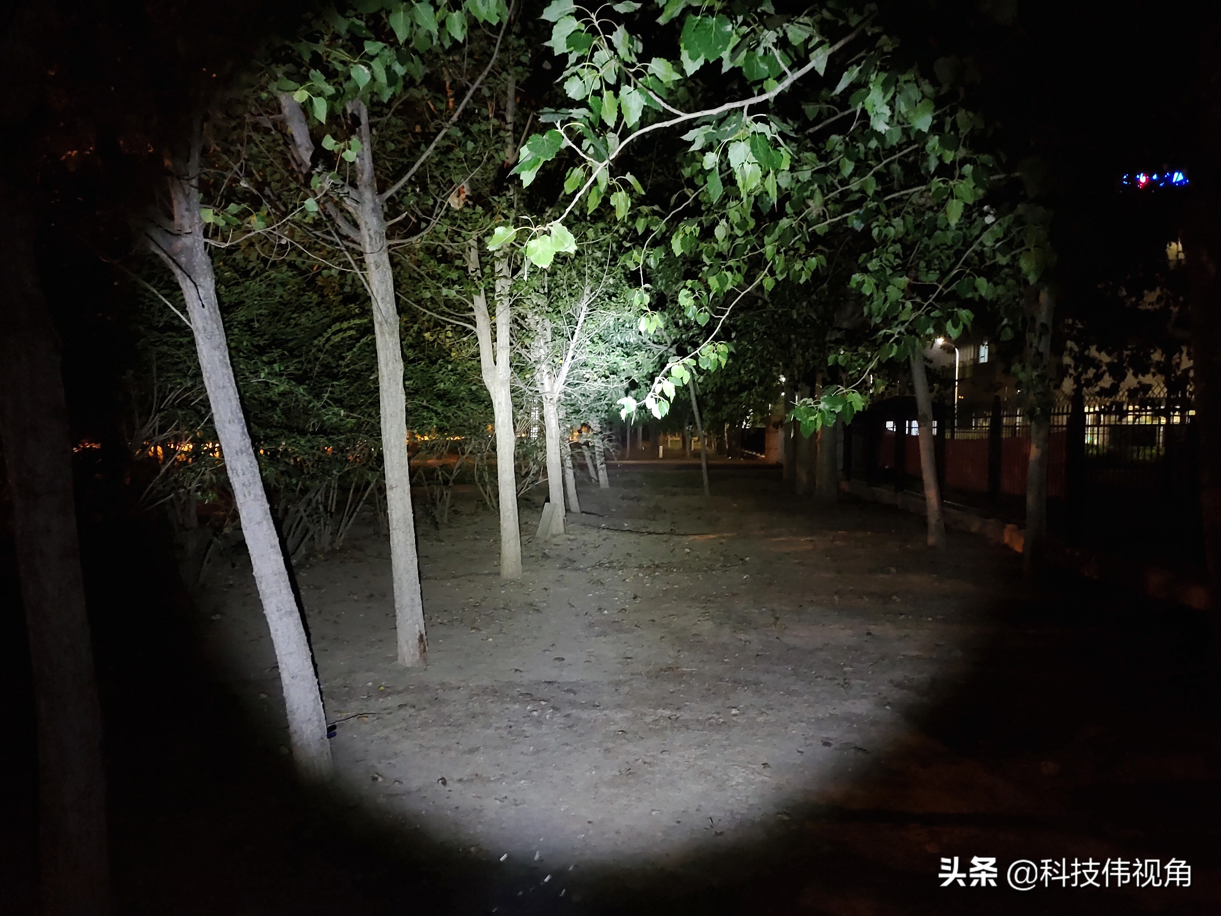 极蜂手电筒f10更换玻璃,探路蜂强光手电筒