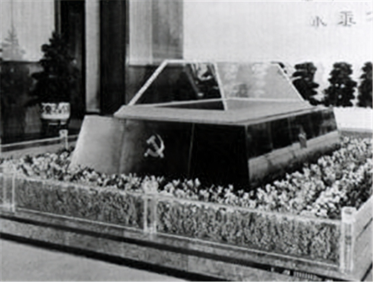 解密：毛主席的水晶棺是如何研制的？可抗8级地震