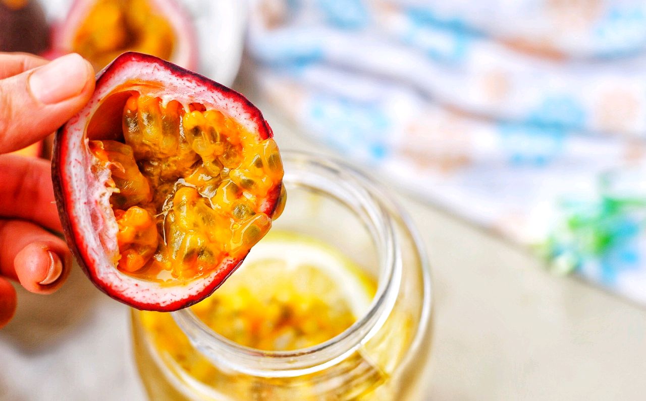 自制百香果柠檬蜂蜜水教程,如何自己在家做百香果柠檬蜂蜜水