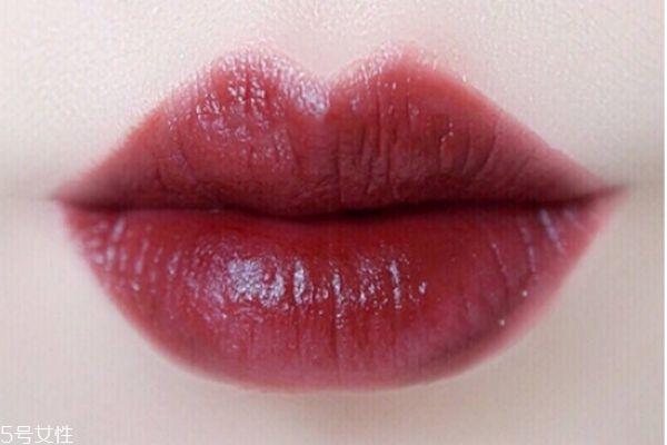 香奈儿154和香奈儿58颜色一样吗 (香奈儿口红58和154号哪个好看)