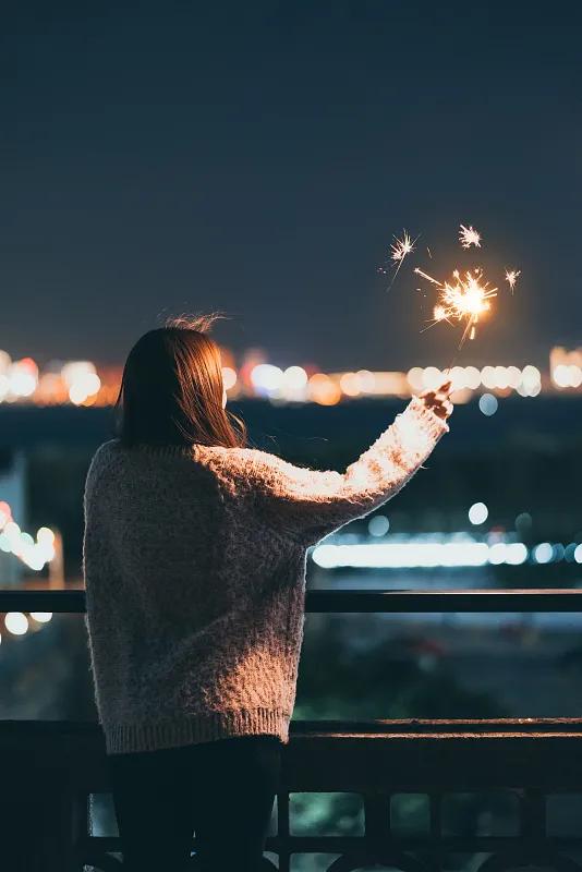 抛开别人的眼光活出自己样子,抛下别人的期待成为真正的自己