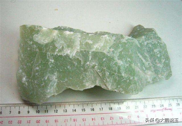 非专业人士怎样区分岫玉和和田玉,岫玉和和田玉的区别价格哪个更高