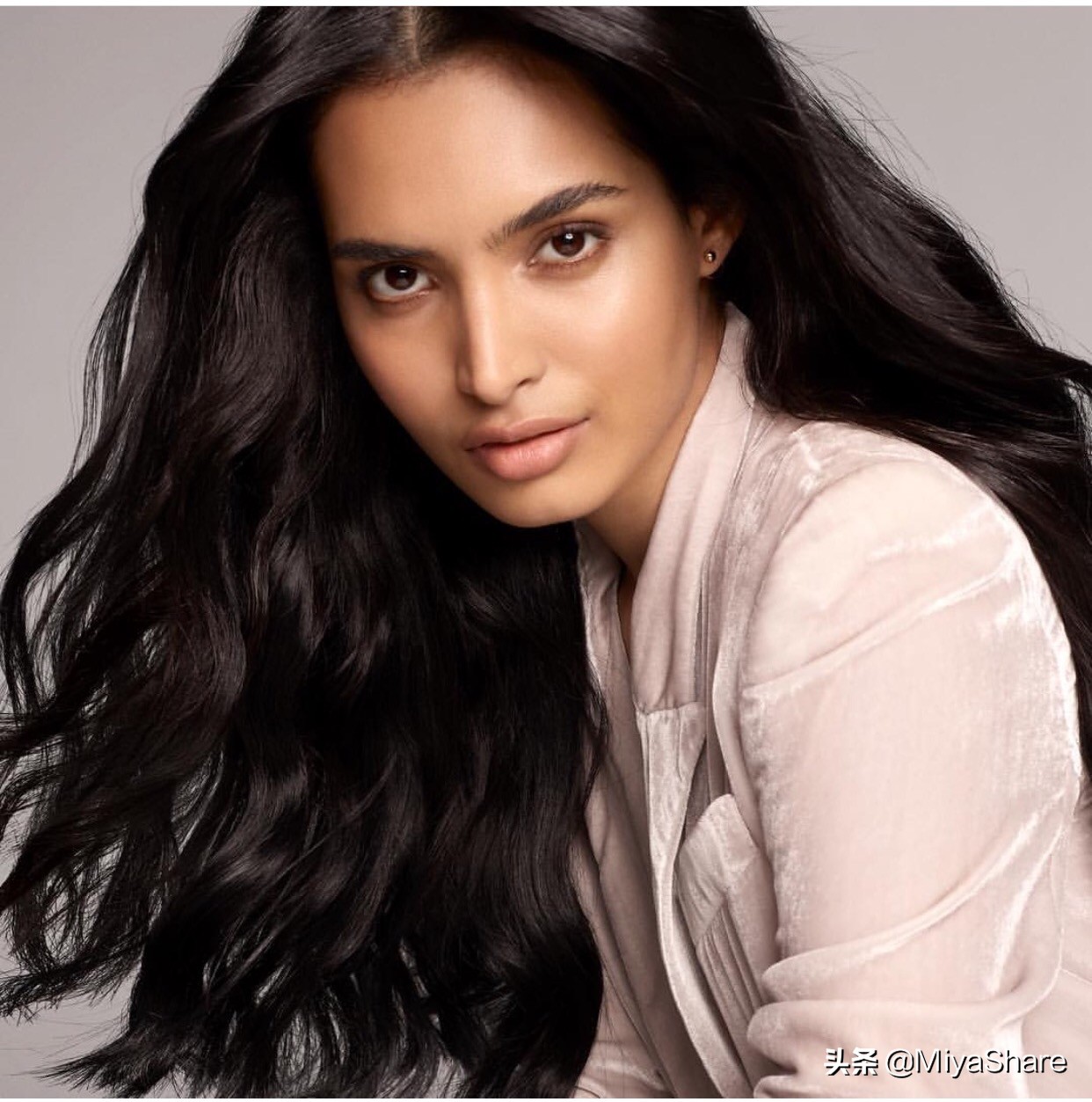 头屑太多了怎么办怎么洗也洗不掉,雪花一样的头屑怎么去除