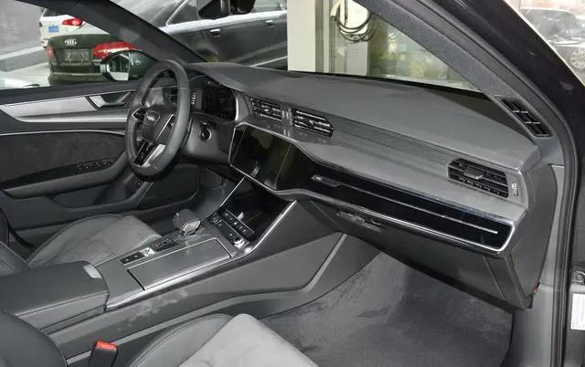 五系a6和e级哪个值得入手,5系e级a6l均顶配