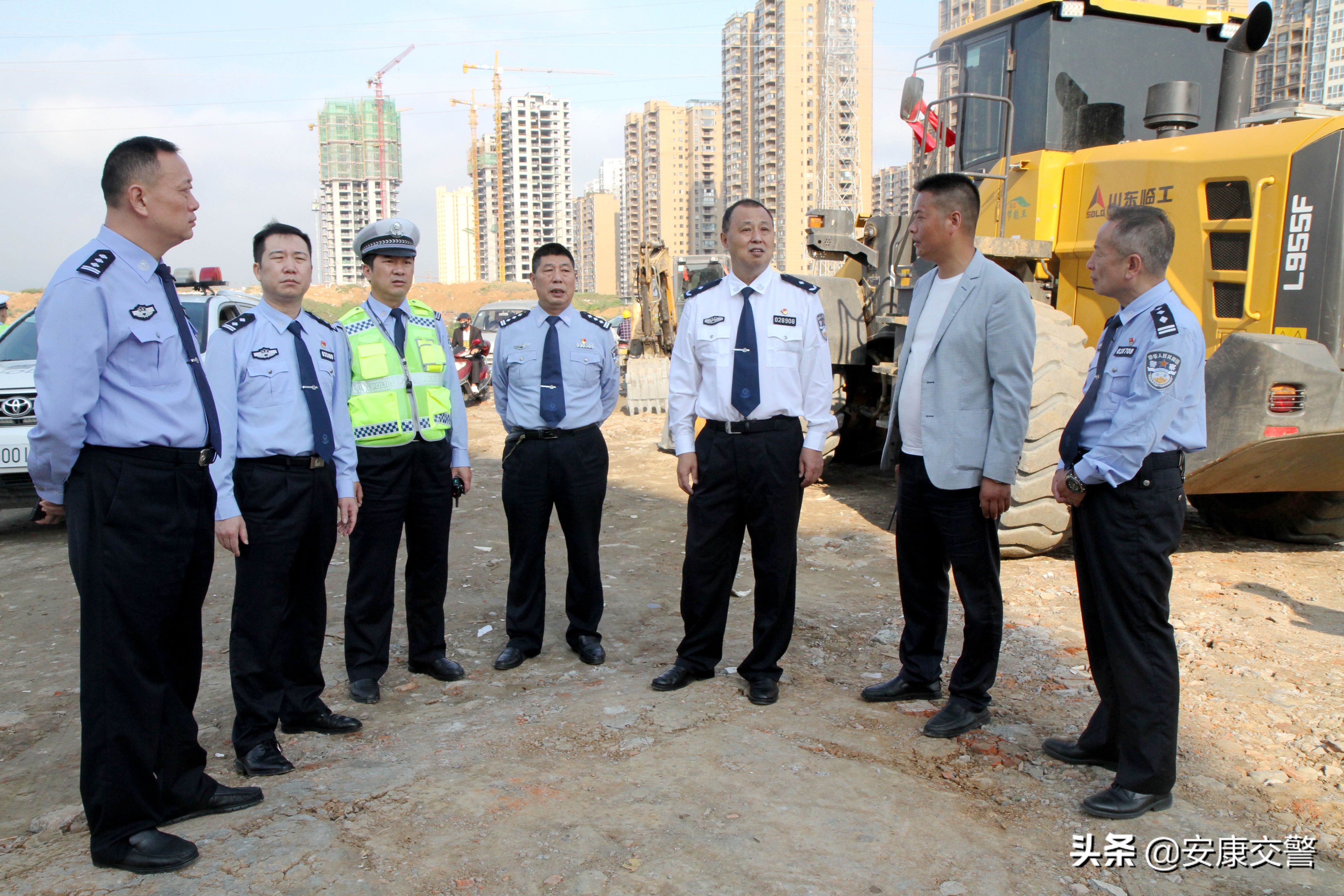 王鹏同志深入汉滨高新督导检查国庆节道路交通安保工作