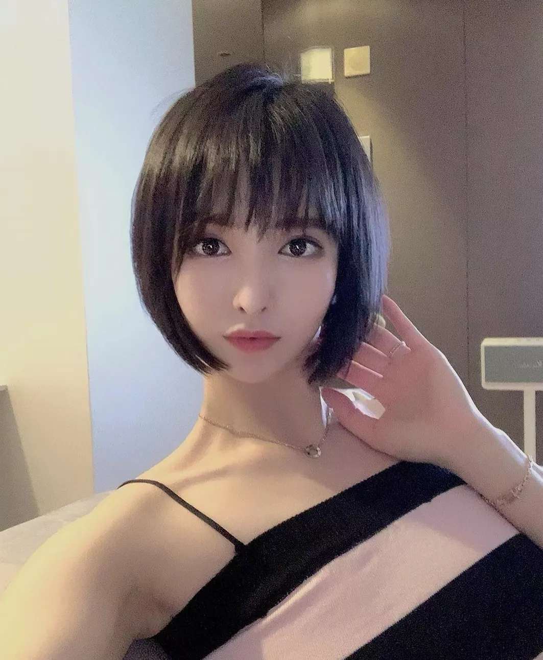 中长发不烫染,想剪短发但是不想一刀切