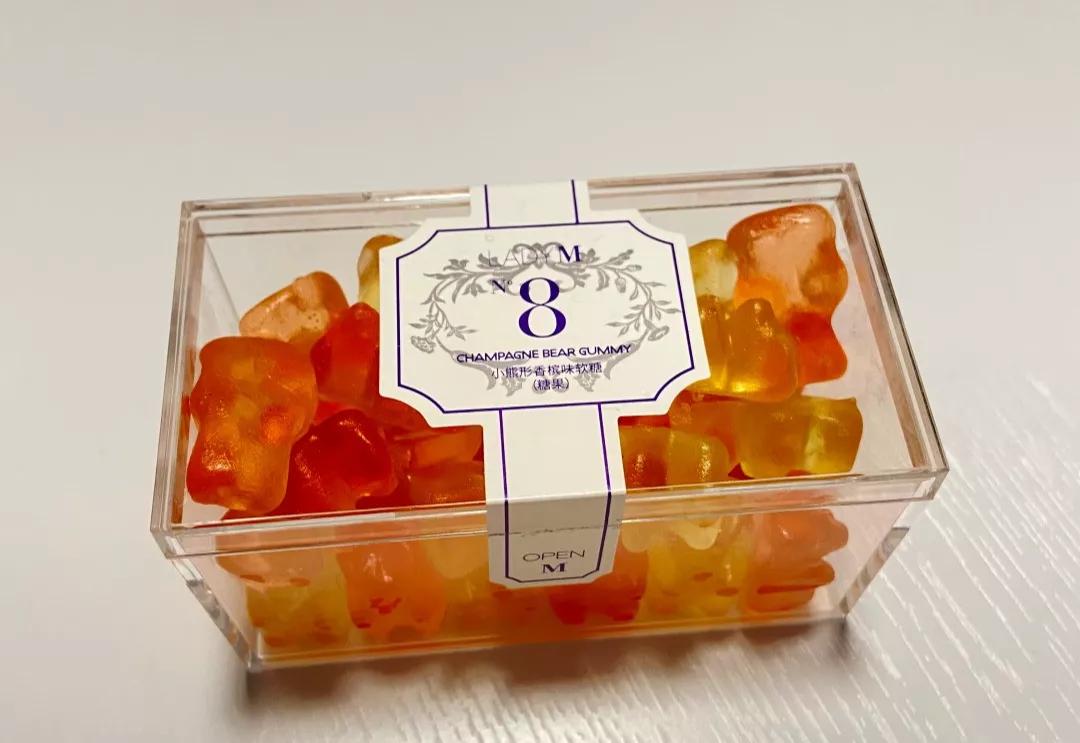 店员像柜姐、配送用劳斯莱斯，贵妇蛋糕卷成啥样了？