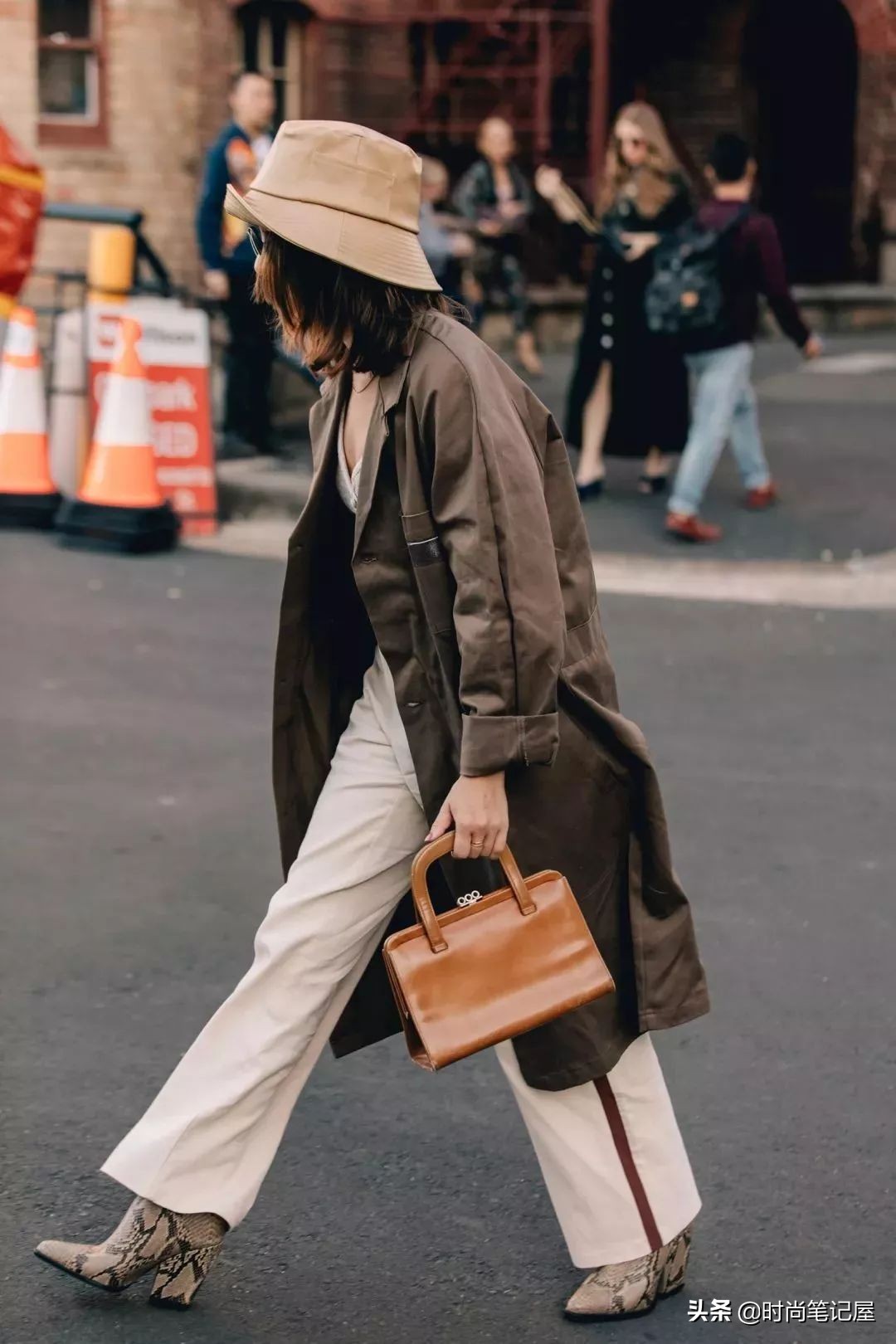 裙子秋冬款搭长筒靴,裙子秋冬款配长筒靴