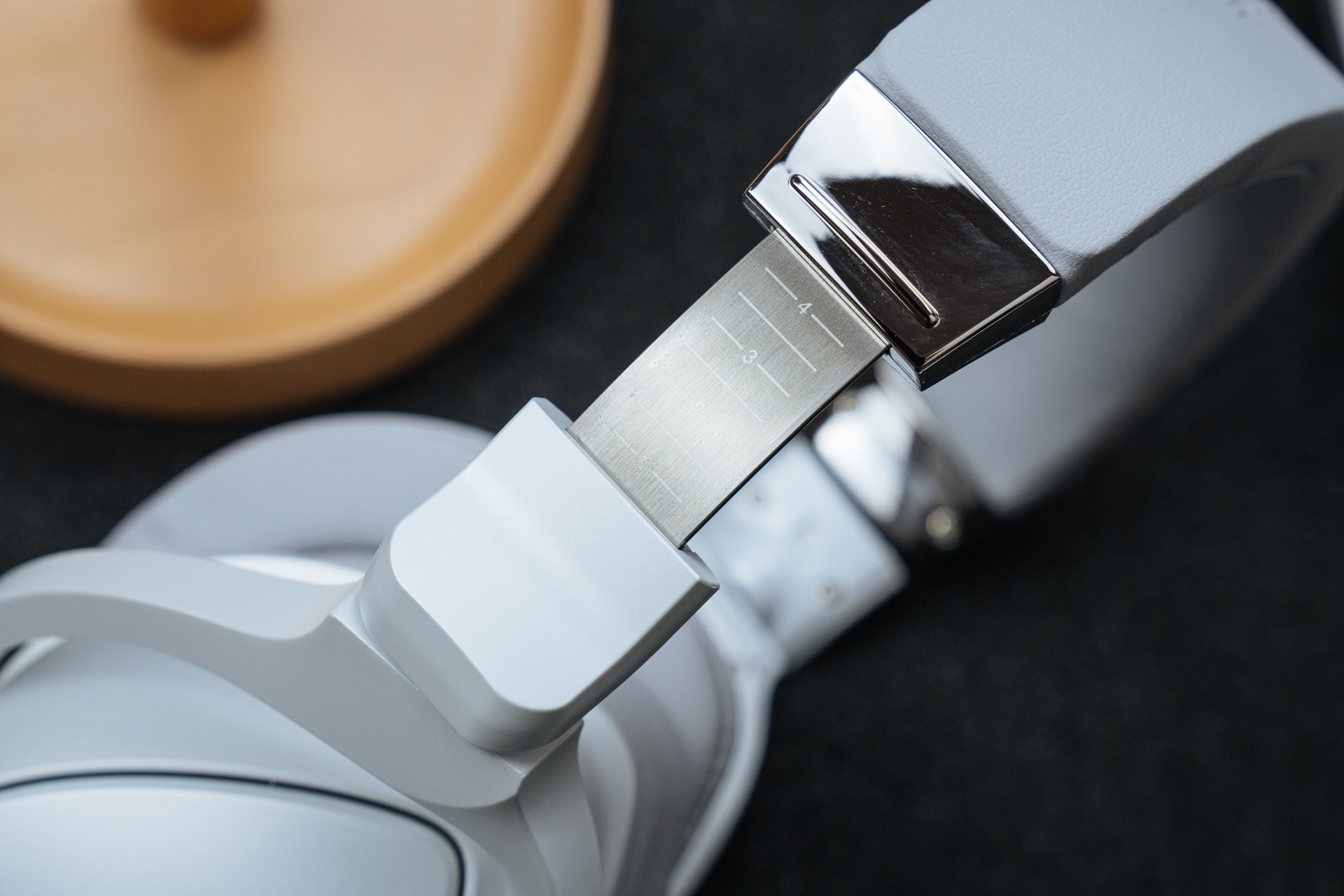 华硕rog月耀白蓝牙耳机,华硕rogdelta耳机评测