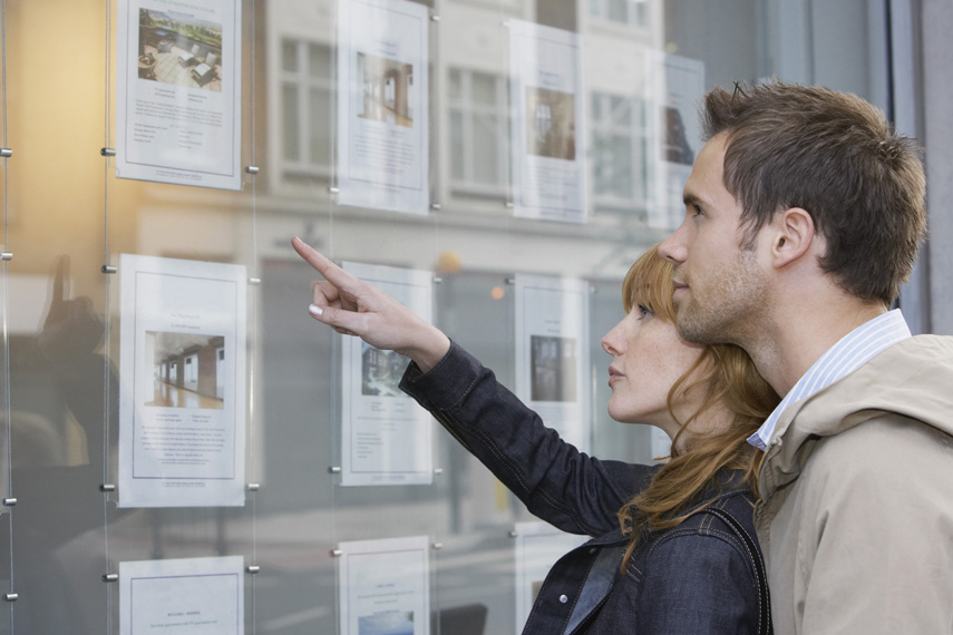 为了住上房，这些英国年轻人简直各种办法都想绝了