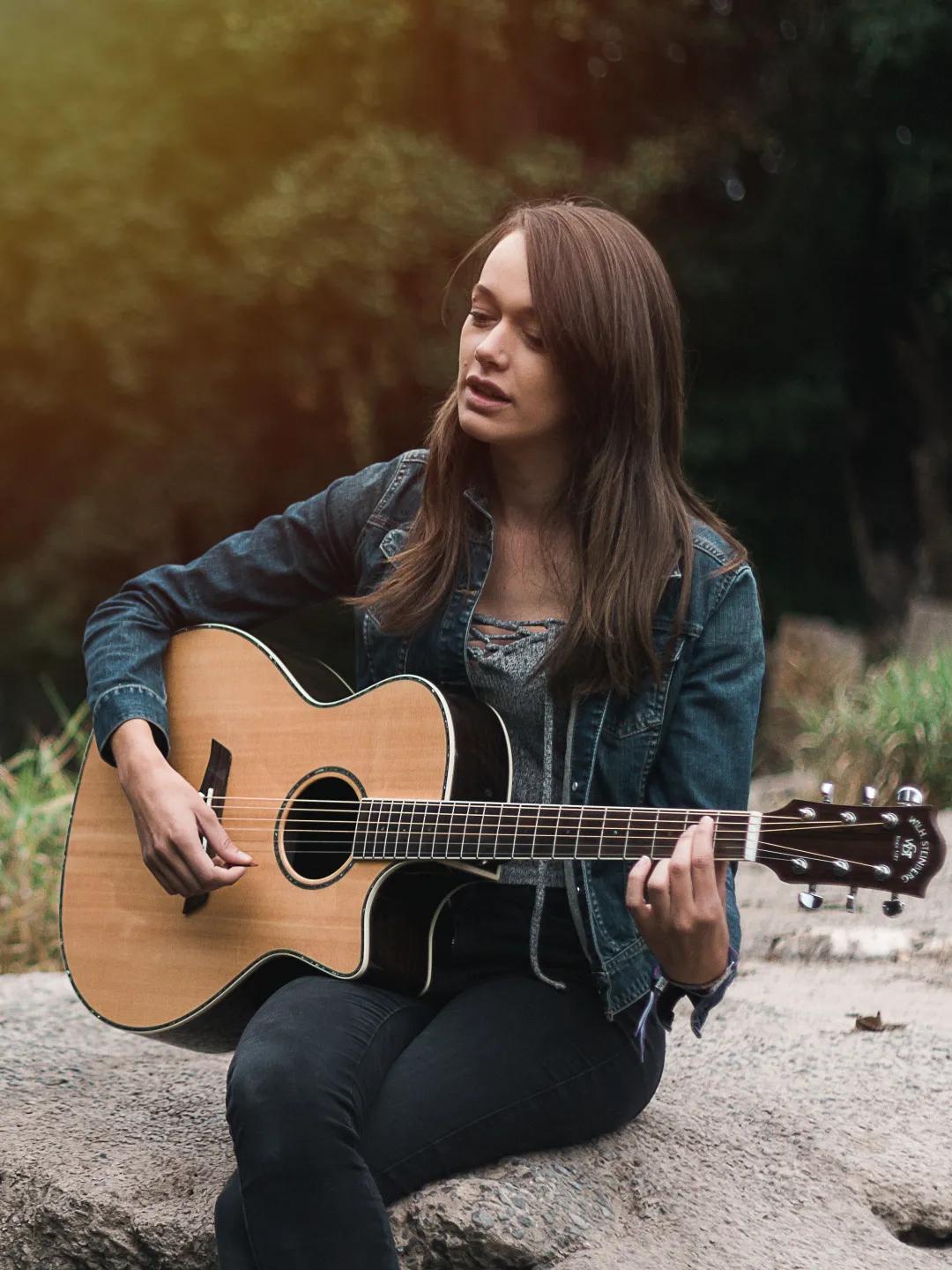 初学者吉他选个烧火棍可以吗,初学者选吉他不要烧火棍