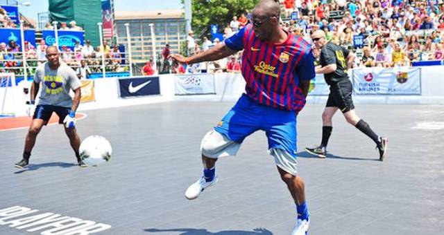 回忆科比与足球的不解之缘,科比踢过几次足球赛事