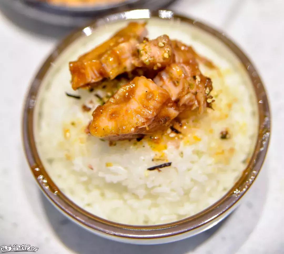 香Skr人！这家店排了两个小时？饭饭送你免排队黑卡内含¥？68