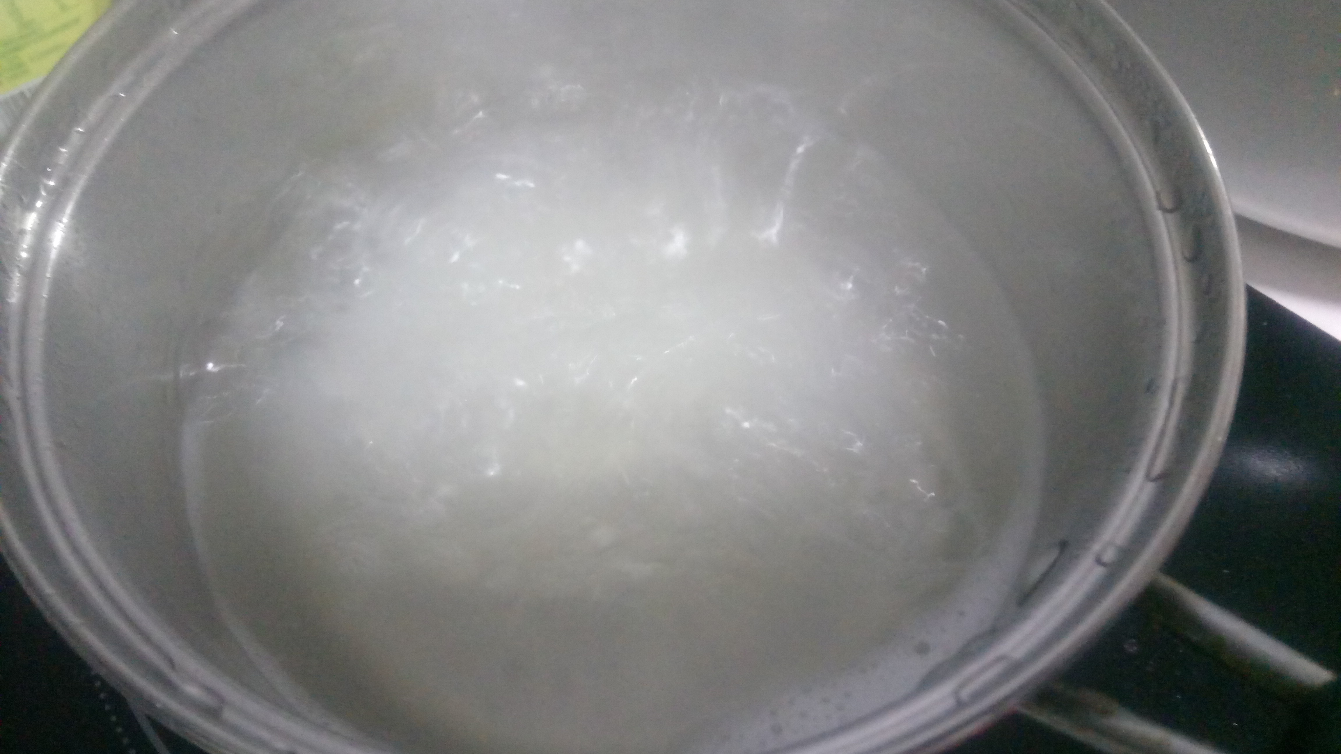 韭菜鸡蛋虾仁韭菜怎么不出水,韭菜虾仁肉鸡蛋馅出水了怎么办