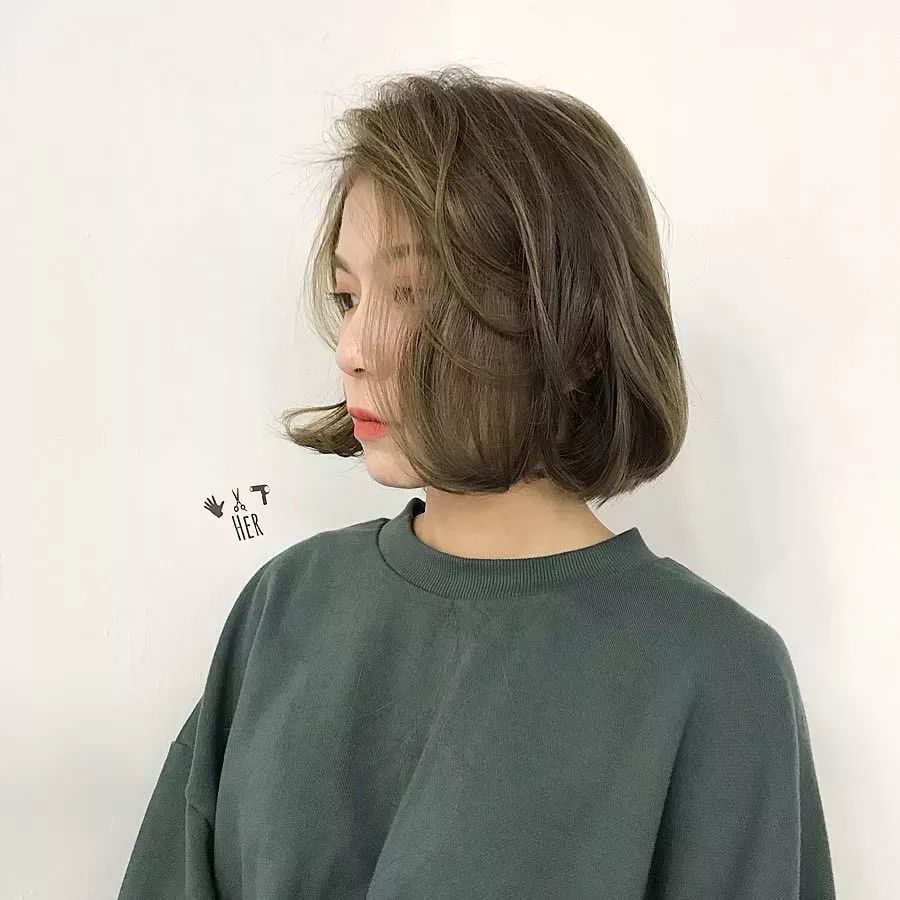 超短齐刘海短发发型,适合长脸齐耳短发最新发型