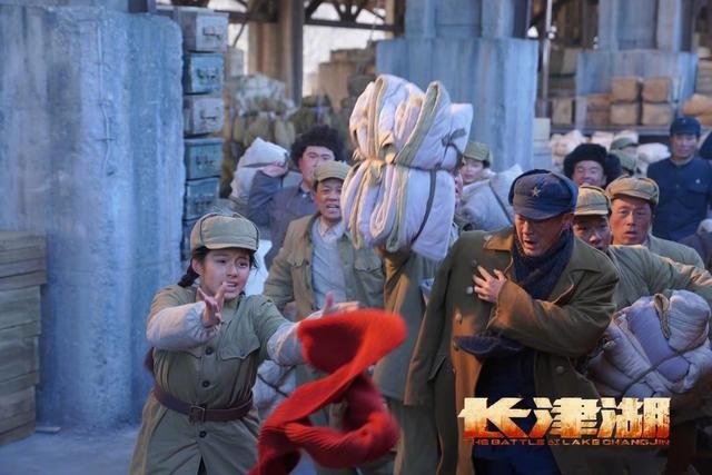 长津湖给易烊千玺送围巾的女孩,长津湖给易烊千玺送围巾