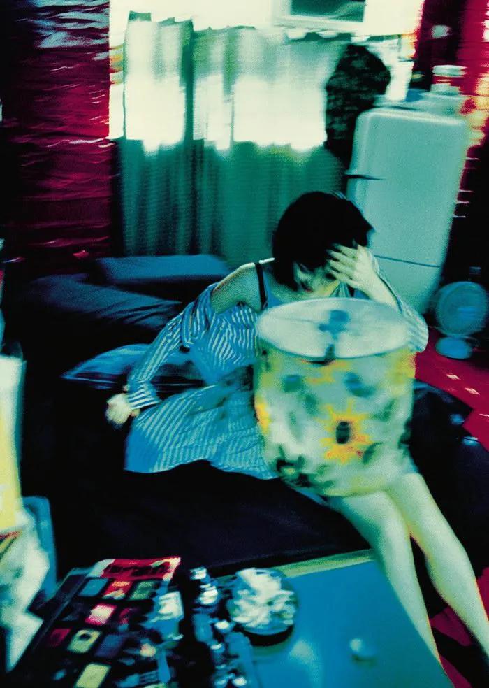 王菲经典广告照片,发几张王菲在90年代初做的广告