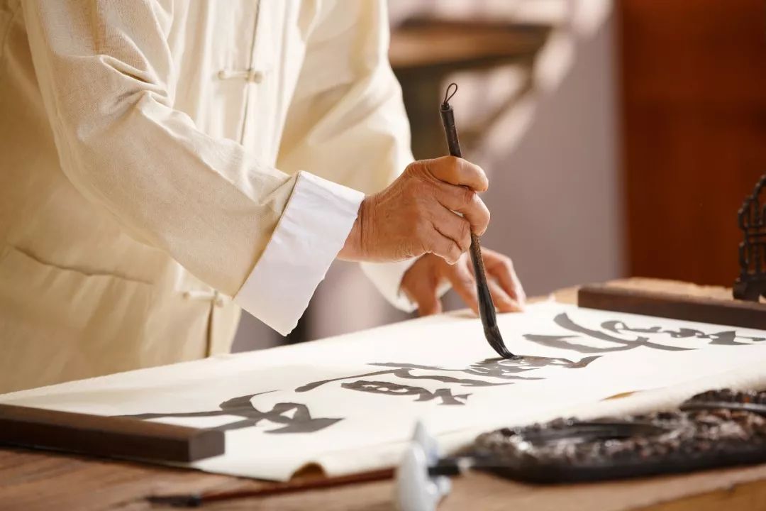 这位网红大爷是如何走红的,几百万粉丝的网红大爷