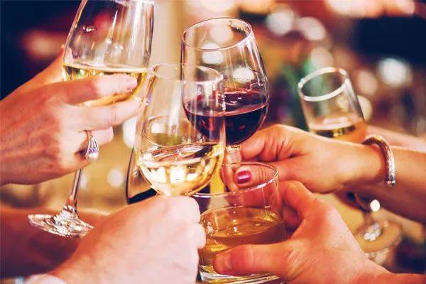 大拇指暗示着什么,大拇指指腹凹陷预示什么疾病