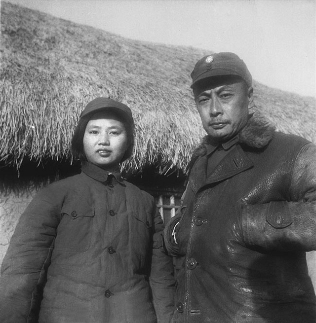 儒将陈毅：军大衣里藏情书，用诗词与家人交流，与儿子对弈常悔棋