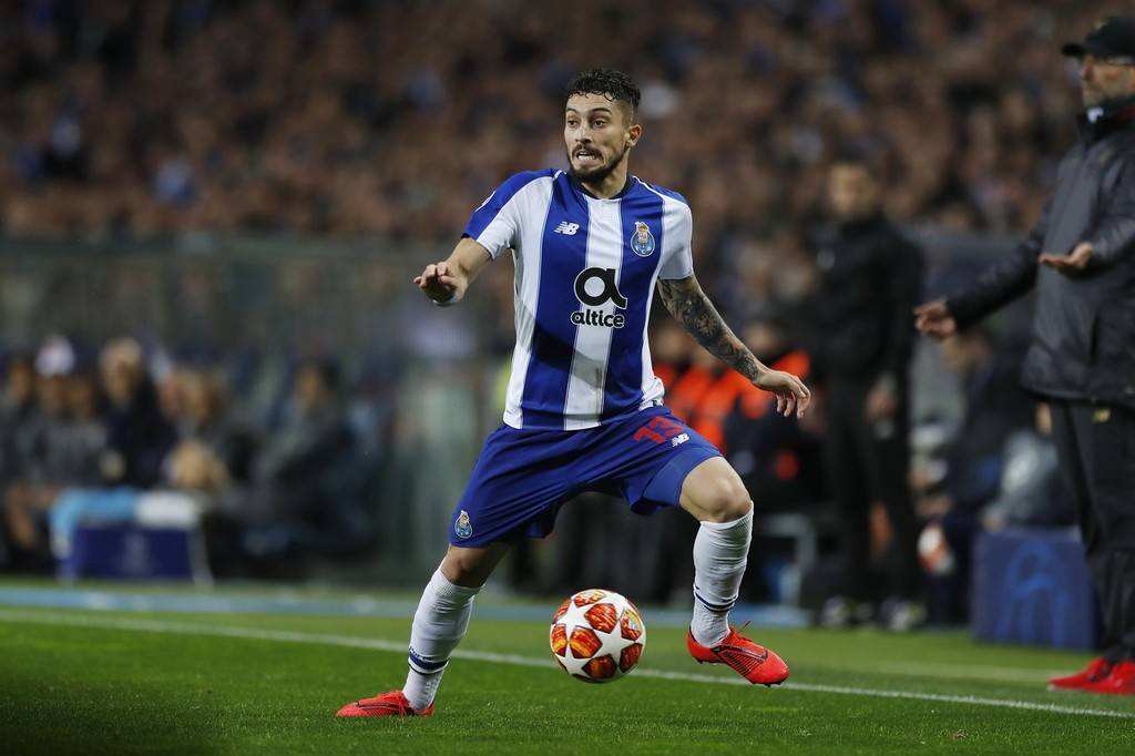 曼联压价手段奏效？特莱斯质疑波尔图要价过高！1200万更合理