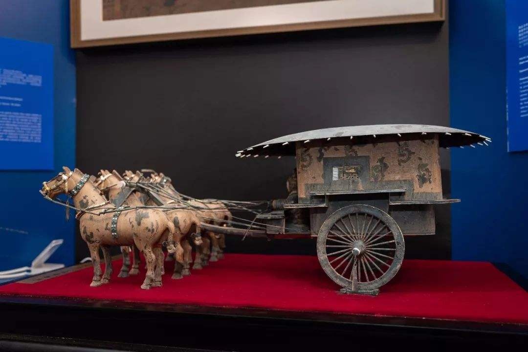 兵马俑是糊在真人上烧制的,秦兵马俑真是用活人烧制的吗