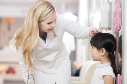 孩子第一次来大姨妈如何长高,女孩子第一次来大姨妈有忌讳什么