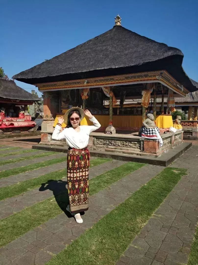 中国大妈拍照十大姿势抖音,中国大妈丝巾拍照姿势