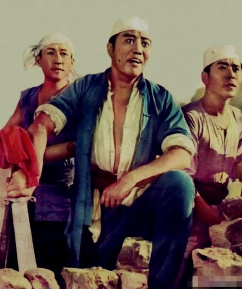 他以饰演*队军**高级指挥员著称，花甲之年为《西游记》猪八戒配音