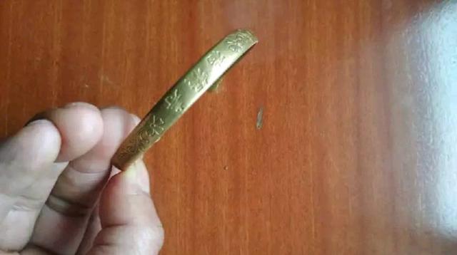 怎么辨别黄金首饰的真假简单方法,不用任何器材就可以辨别黄金真假