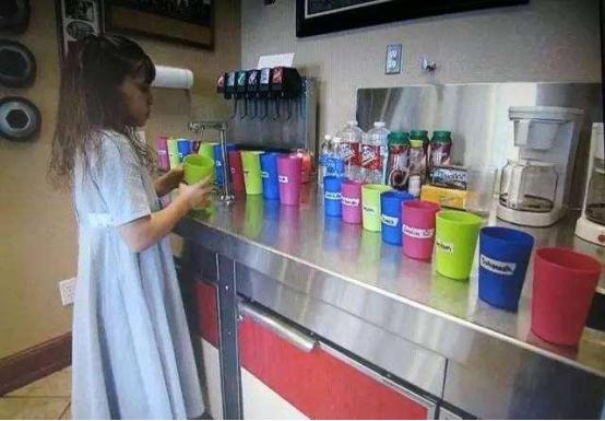 90后夫妻不懂避孕5年连生三胎,婚后不生孩子和生孩子的区别