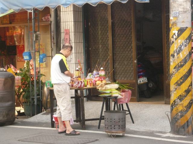 中元节祭孤魂野鬼,台湾中元节鬼节祭祖