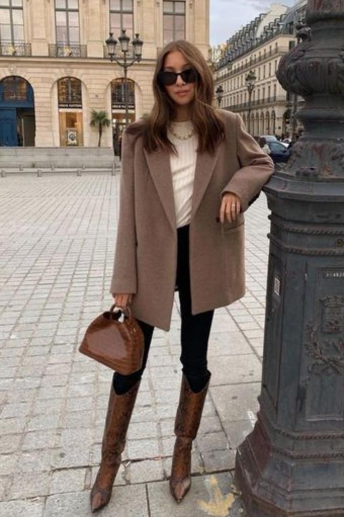 冬季显瘦裤子配靴子,现在还流行打底裤配靴子吗