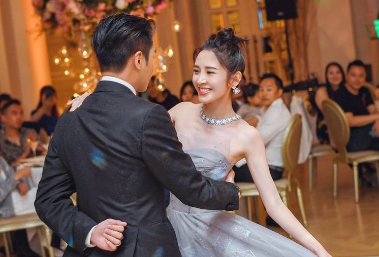 唐艺昕张若昀婚礼文身,唐艺昕脚上纹身是什么