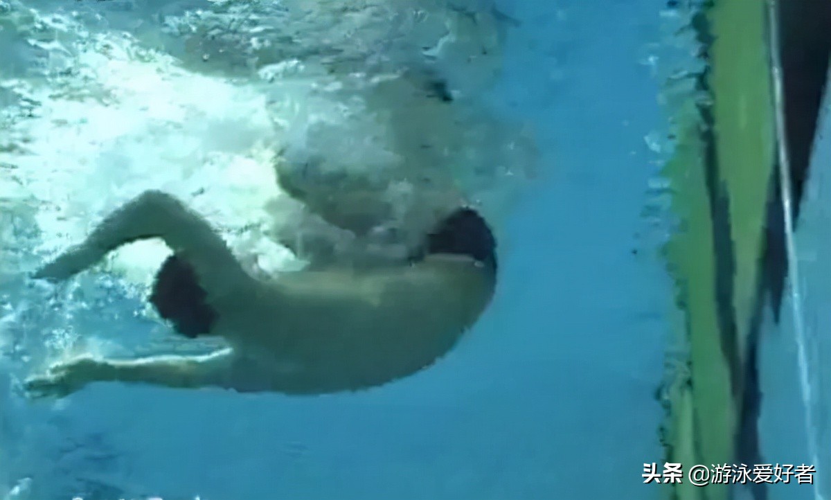 翻滚转身潜水技巧,潜水转身蹬壁技巧