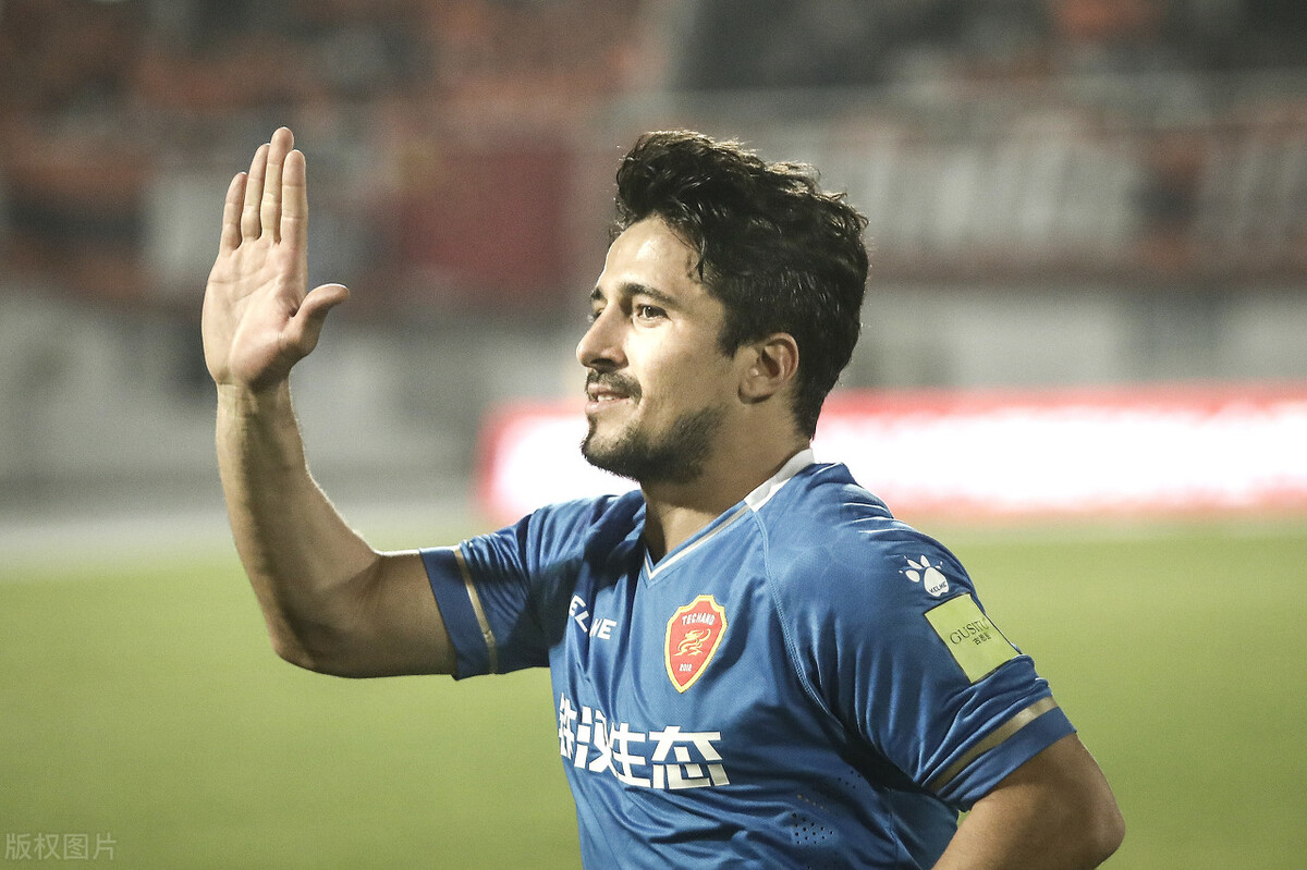 李铁在与阿曼一战中荒谬的换人，让我们看到了中国足球的底色