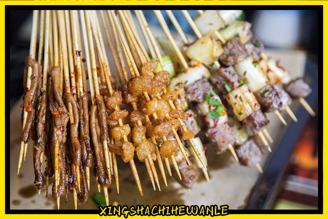 人生一串，烟火江湖！这家铁板烧烤店用串串翻起儿时回忆