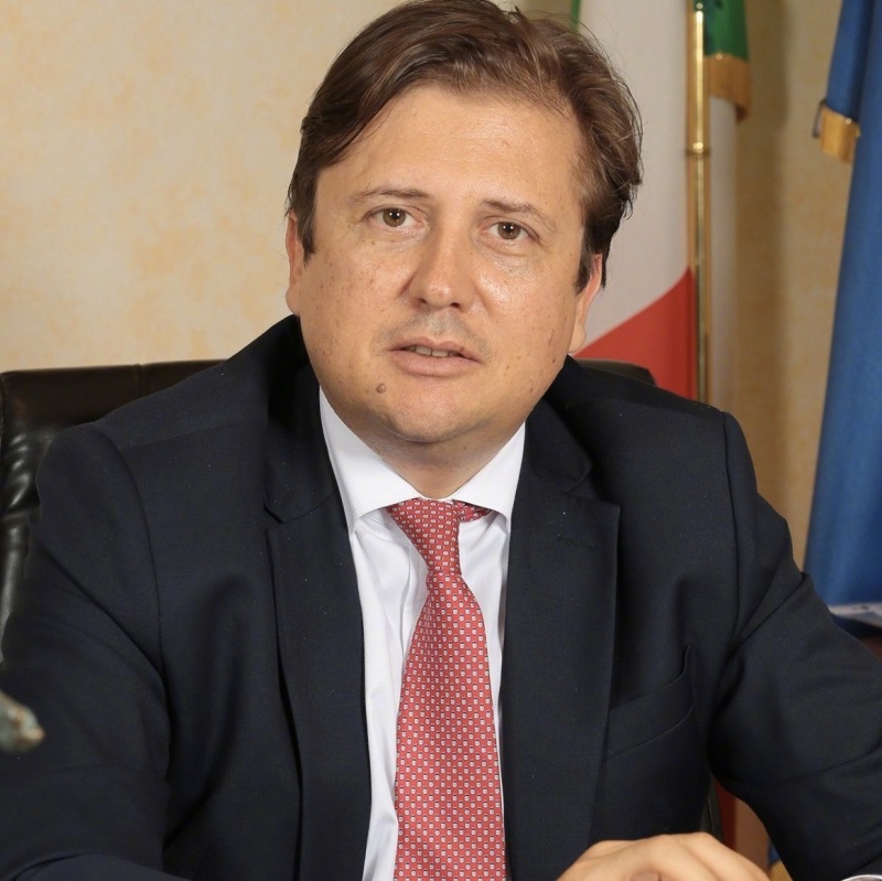 【全球公众人物感染新冠汇总】哈佛大学校长夫妻确诊新冠肺炎