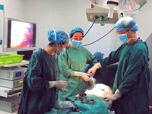 产妇顺产男医生接产,产妇顺利生产但是女儿婆婆怒了