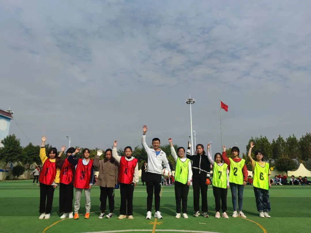 汝南县长杯校园足球联赛,汝南县第五小学的三年级的足球赛