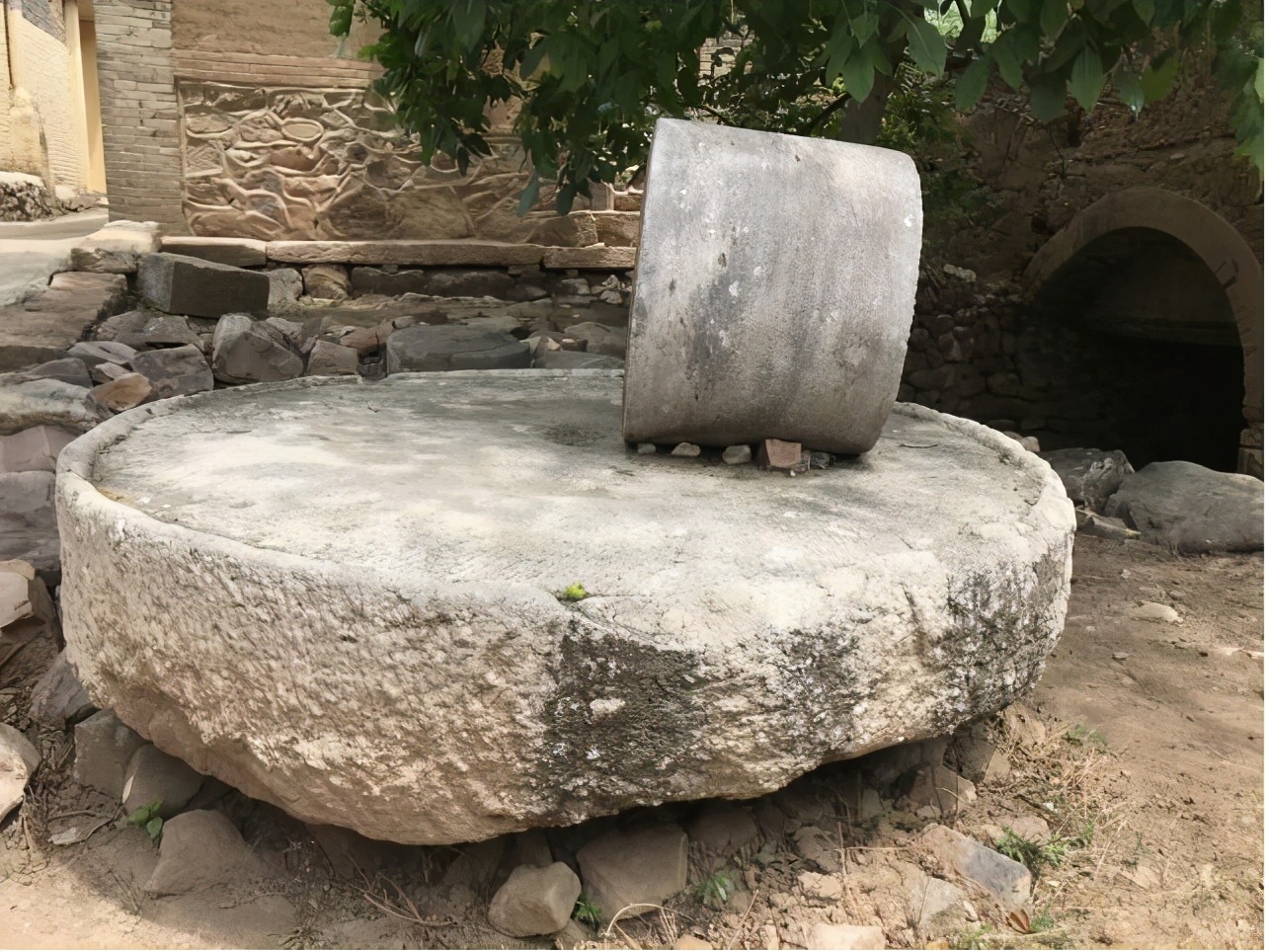 正月初十为地日，老农说地日做到三做三不动，脚踏实地不愁吃穿