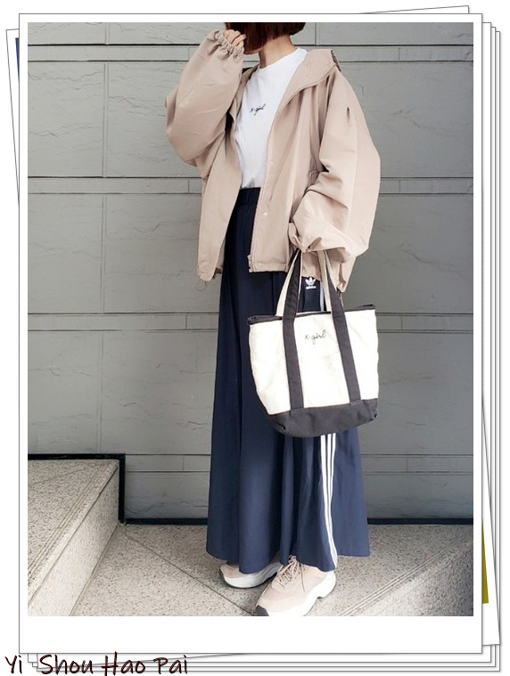 Adidas的单品怎么搭？日本时尚女人的运动风穿搭示范，时髦吸睛