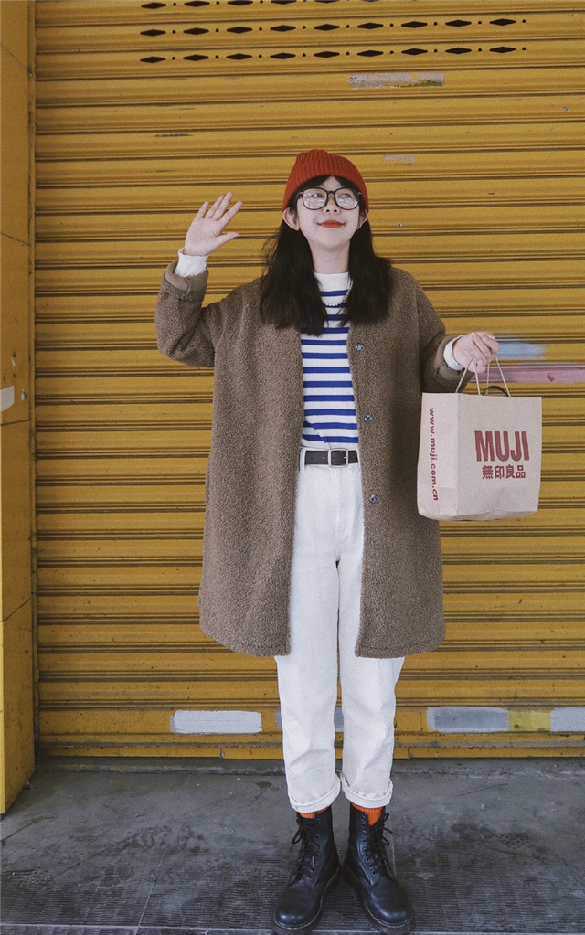 过了40岁的女人多穿些休闲装舒适,40岁适合穿哪种衣服时尚减龄大气