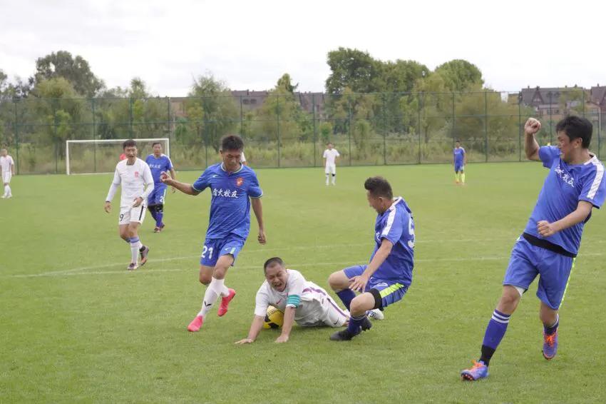 国庆节期间草根足球彝州相约康体休闲“一举两得”