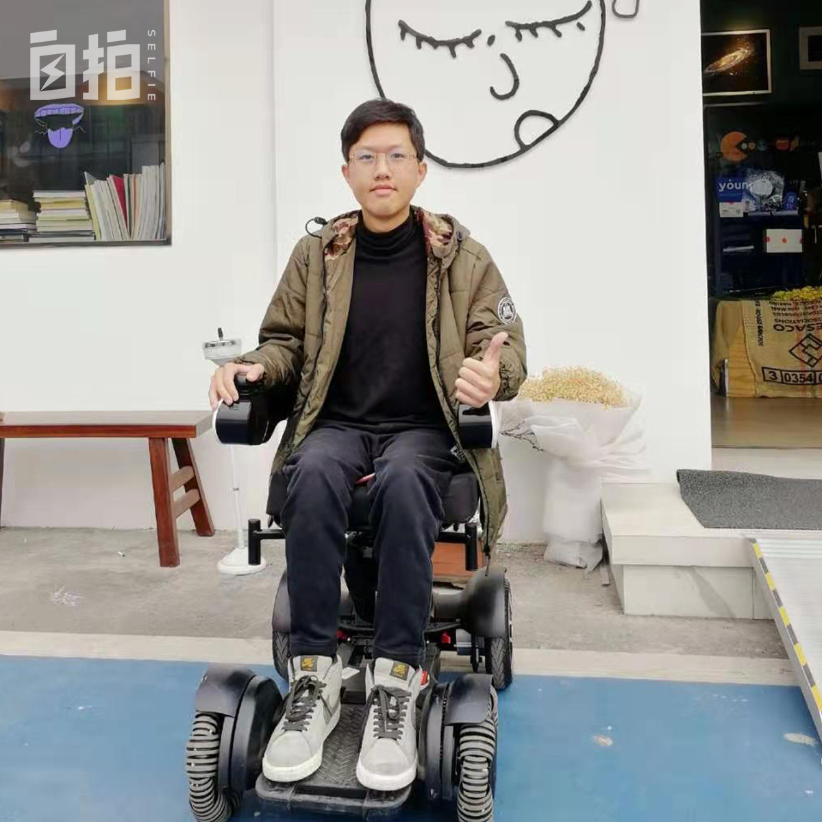 我，坐轮椅的大学生，上天能跳伞、下海能潜水，像普通人一样生活