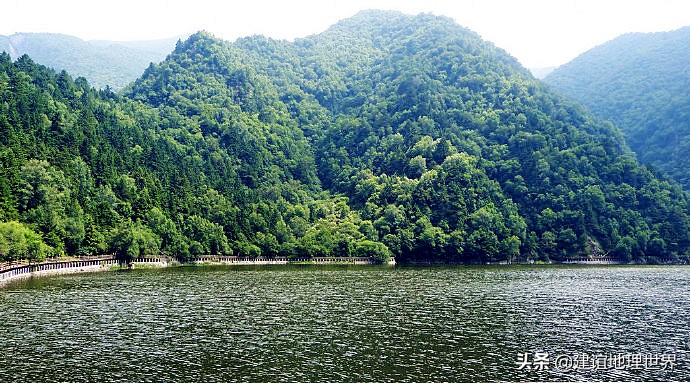 中国有几个地方有天池,天池有哪几个景点