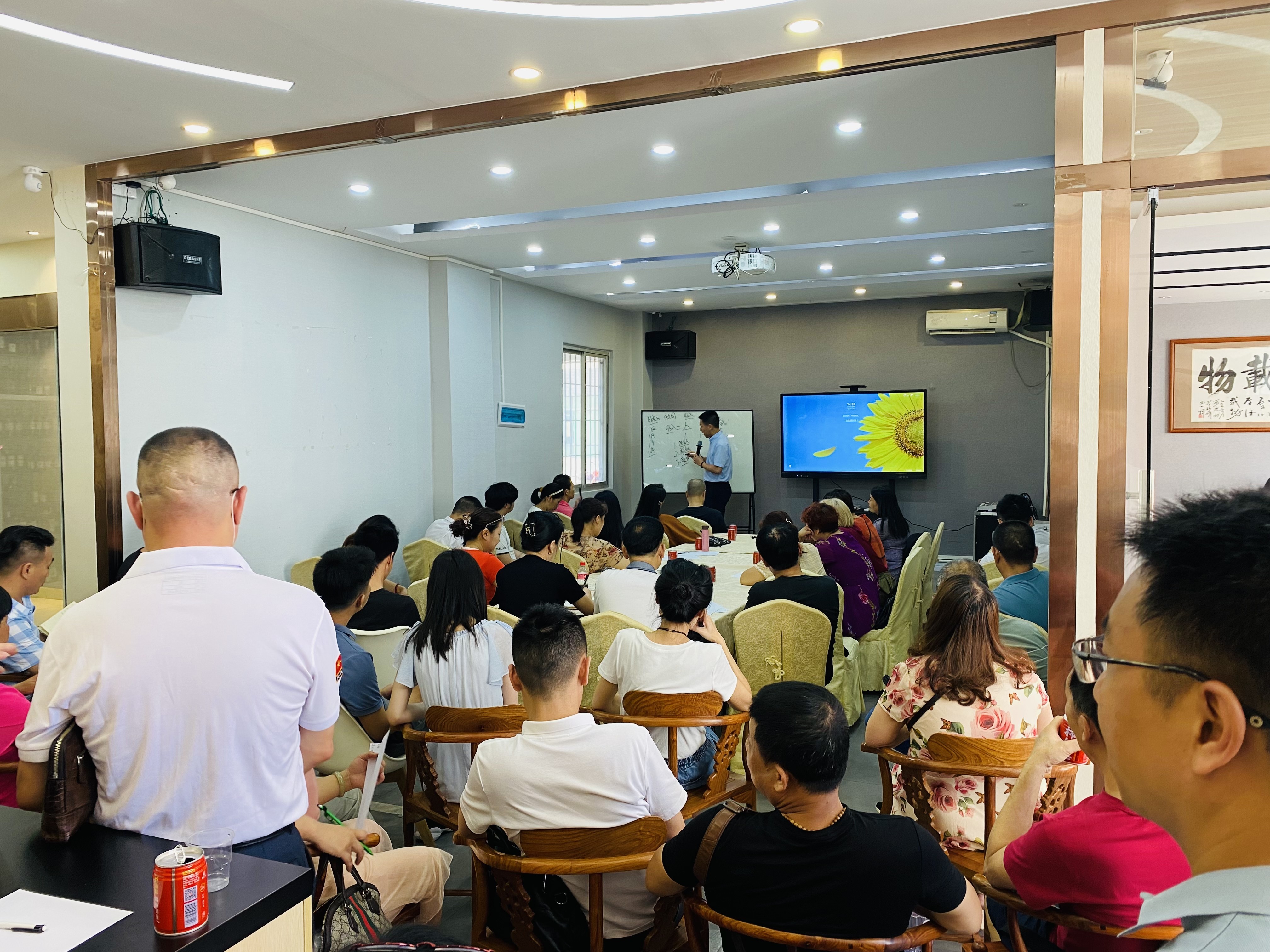 红酒为什么要分级？听雷盛红酒来发声