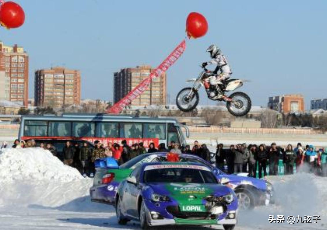 他飞过长城，他飞过黄河，他是中国的冒险王，他是娱乐圈中的大哥