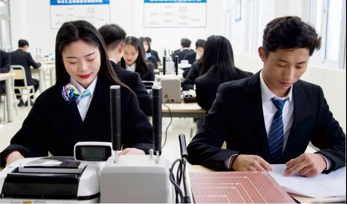 四川汽车职业技术学院招生办电话,四川汽车职业技术学院报名入口