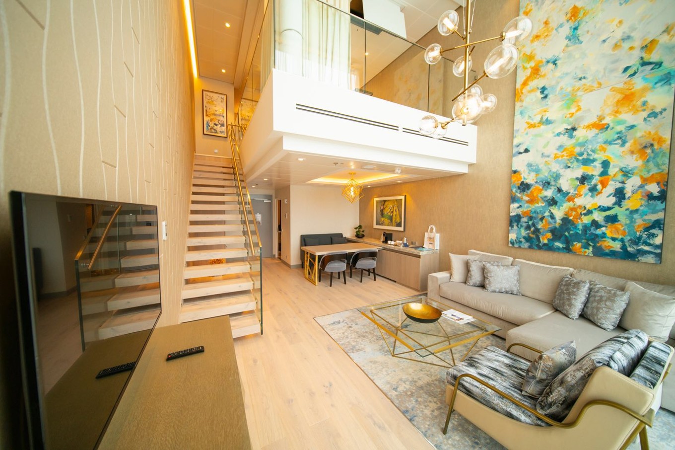 张翰王丽坤街头拍戏共赴海洋之城,张翰王丽坤同船共渡